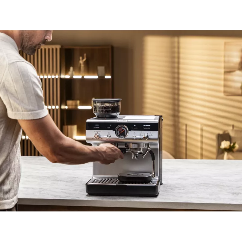 Espressomaschine KRUPS XP801T halbautomatisch mit integriertem Mahlwerk, 3-Liter-Wassertank, 2 Tassen Ausgabe, schwarz/Edelstahl