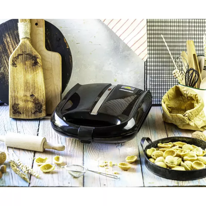 Waffeleisen Mesko MS 3041 — 1600 W, Schwarz, macht 24 elliptische Waffeln (220–240 V)