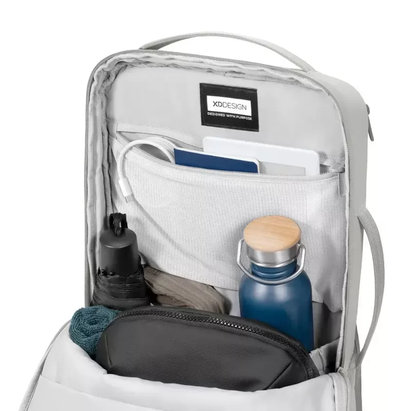 Rucksack XDDESIGN Air P706.3219 — Grau, 15 l, Laptopfach bis 39,6 cm (15,6 Zoll), abschließbarer Hauptreißverschluss