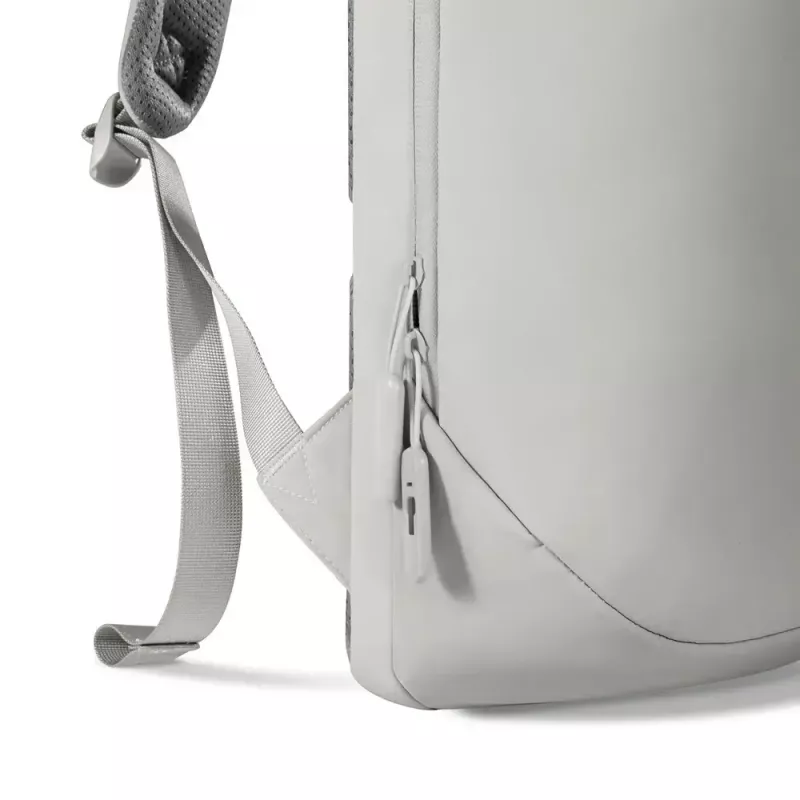 Rucksack XDDESIGN Air P706.3219 — Grau, 15 l, Laptopfach bis 39,6 cm (15,6 Zoll), abschließbarer Hauptreißverschluss