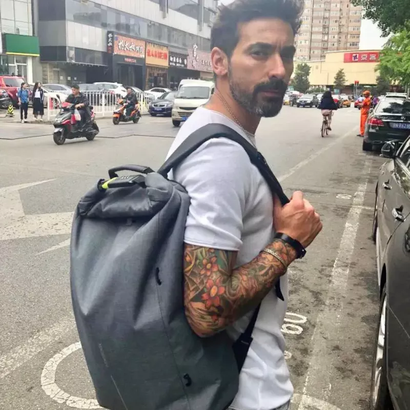 Backpack XDDESIGN Urban Lite — geeignet für Bildschirme bis 12,9 Zoll, 415×145×610 mm, Schwarz/Grau