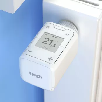 FRITZ Smart Thermo 302 Thermostat (innen), weiß, Tastensteuerung, AA-Batterie, 51×51×90 mm