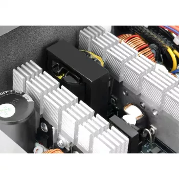 Netzteil Thermaltake TR2 S 650W – ATX, 20+4-pin, 80 PLUS, 120-mm-Lüfter, Schwarz