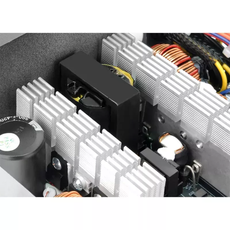 Netzteil Thermaltake TR2 S 650W – ATX, 20+4-pin, 80 PLUS, 120-mm-Lüfter, Schwarz