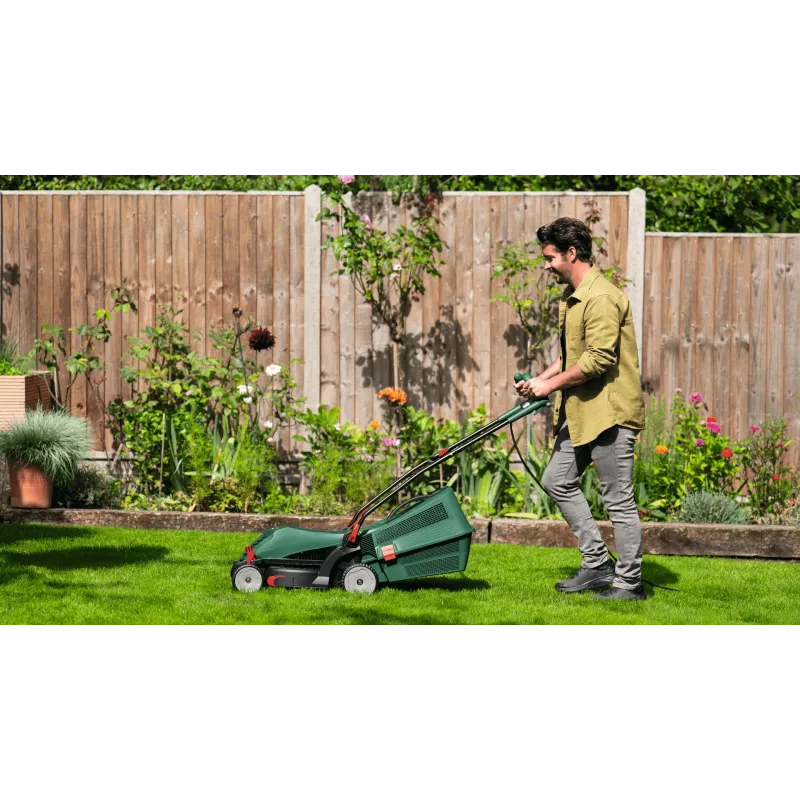 Bosch UniversalRotak Rasenmäher mit Radantrieb AC Grün
