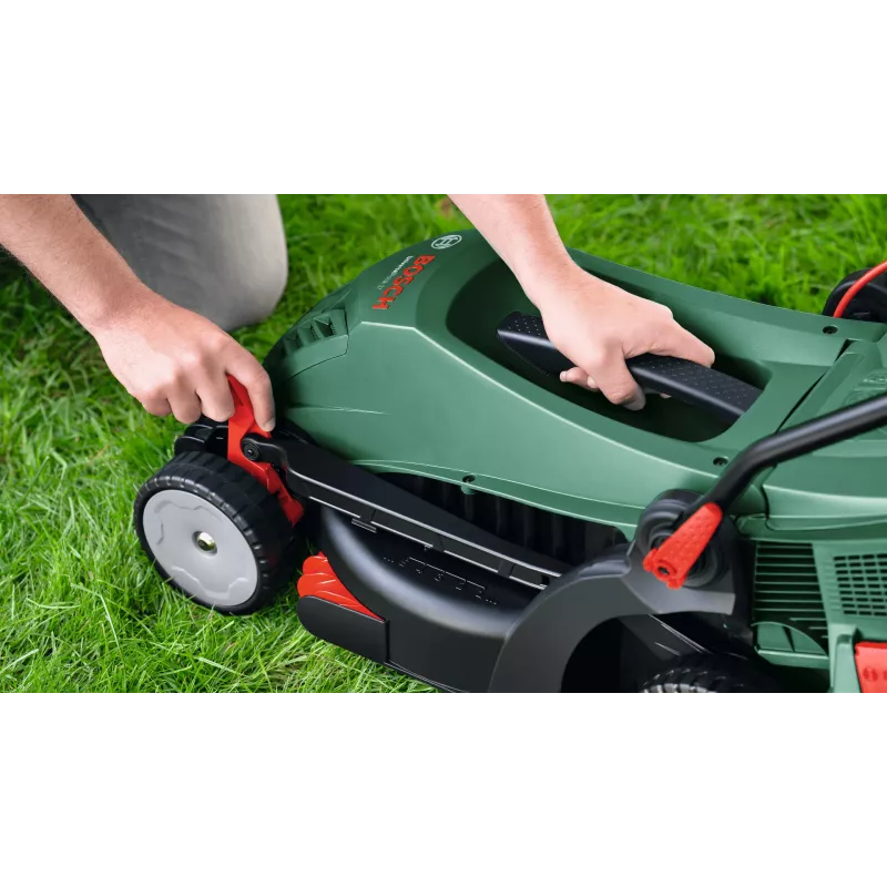 Bosch UniversalRotak Rasenmäher mit Radantrieb AC Grün