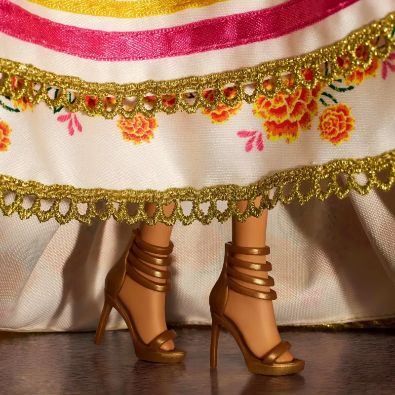 Barbie Signature Día De Muertos 2025 Sammlerpuppe im gerüschten cremefarbenen Kleid