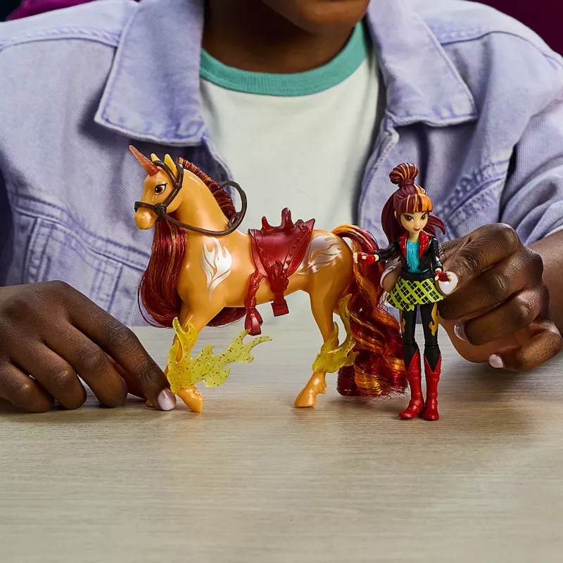Unicorn Academy, Valentina & Cinder Power of Friendship Set, Ostergeschenkidee, Puppen & Einhornspielzeug, inklusive durchscheinendem Sattel & 2 Kraftzubehörteilen