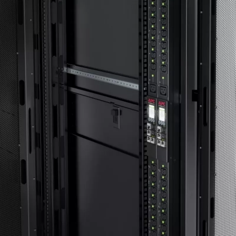 Stromverteilungseinheit APC NetShelter 9000 PDU 24 AC-Ausgänge (C13/C15/C19/C21), NEMA L6-20P, 200–208 V, 20 A, vertikal 0U, schwarz