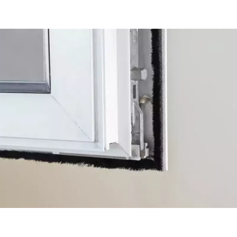 DeLOCK Bürstenleiste selbstklebend 15 mm Länge 5 m schwarz