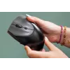 BakkerElkhuizen Handshake Maus Left, Linkshänder, Vertikales Design, Optisch, RF Wireless + Bluetooth + USB Type-C, 6400 DPI, Schwarz, Grau