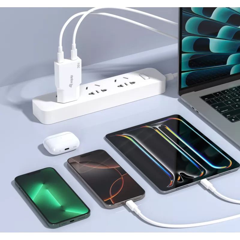 EQUIP 2-Port 30W GaN schlank USB-C PD Ladegerät — 2 USB-C Anschlüsse, 100–240 V Eingang, max. 20 V Ausgang, weiß