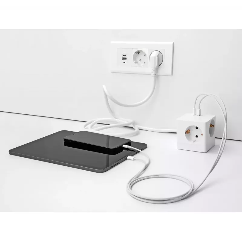 DeLOCK 11502 Stromverlängerung 1,5 m 3 AC-Steckdosen Innenbereich Weiß