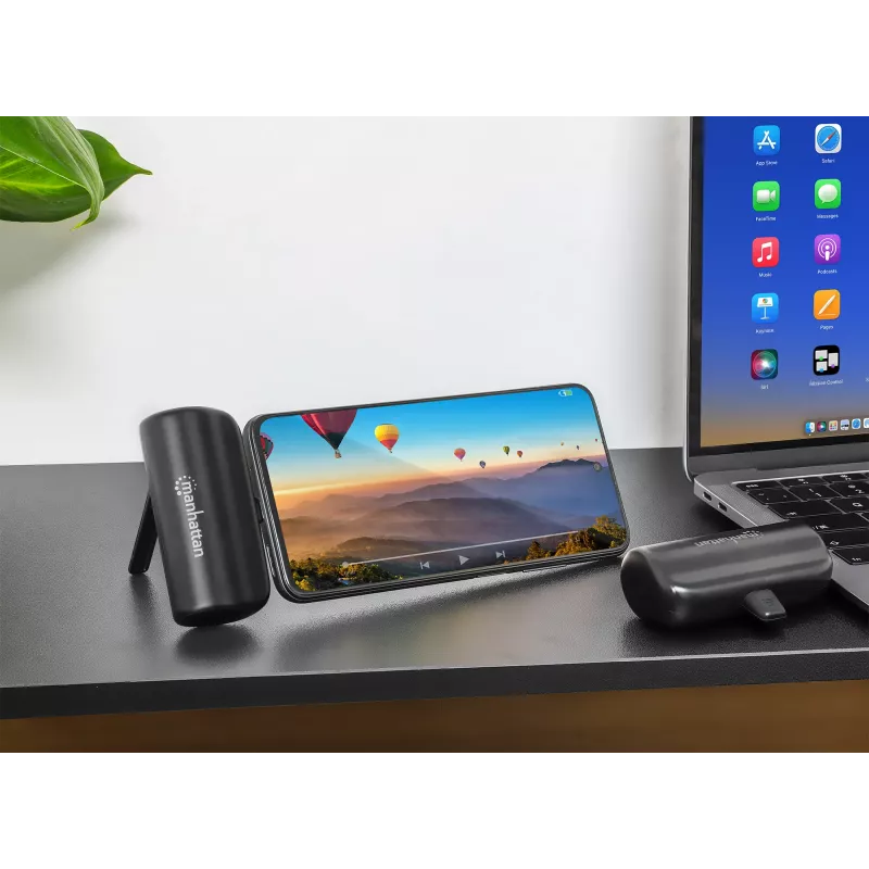Manhattan Powerbank mit integriertem USB-C-Stecker, 5000 mAh, bis zu 20 W Ausgangsleistung, Kickstand zur Verwendung als Ladehandyhalter, Schwarz, ein Jahr Garantie