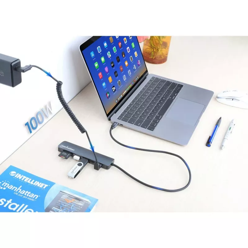 Manhattan USB-C Dock/Hub mit Kartenleser, Anschlüsse (x5): HDMI, USB-A (x2) und USB-C (x2), mit Power Delivery (PD) 100W – benötigt externes USB-C-Ladegerät (nicht enthalten). USB-betrieben (kein externes Netzteil erforderlich), wenn PD nicht verwendet wird
