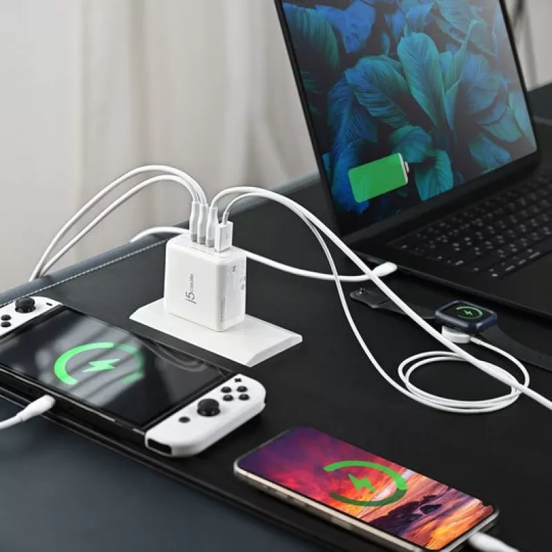 j5 create 70W GaN USB-C 4-Port Ladegerät — innen, AC-betrieben, universell kompatibel, weiß