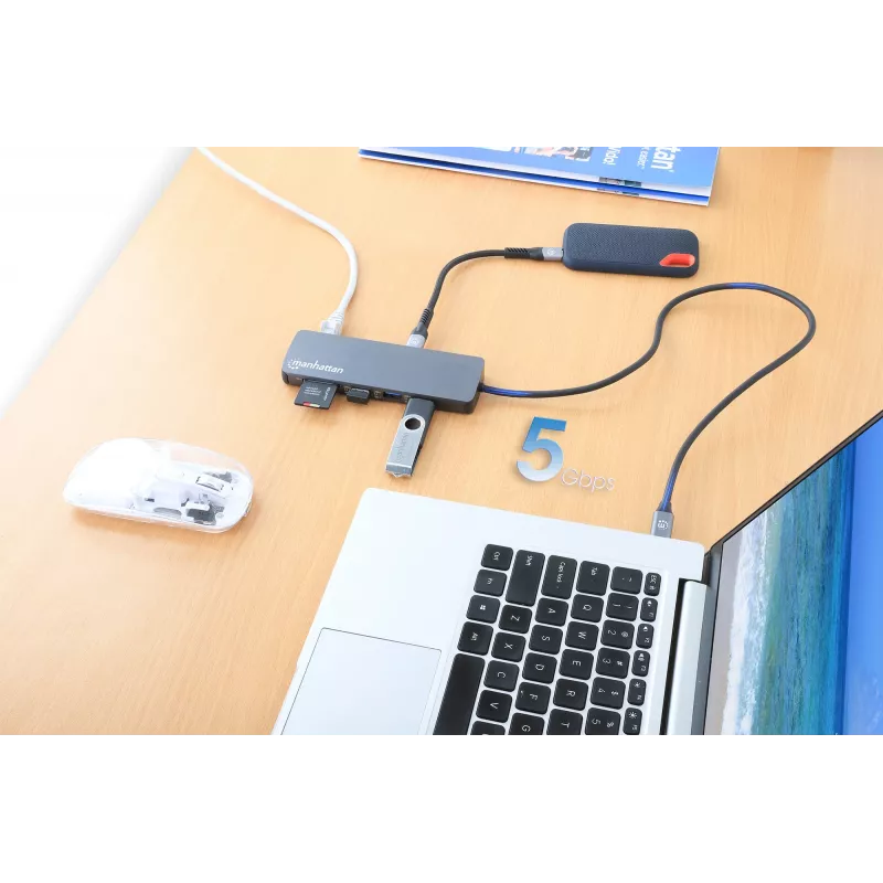 Manhattan USB-C-Dock/Hub mit Kartenleser, Anschlüsse (x7): Ethernet, HDMI, USB-A (x3) und USB-C (x2), mit Power Delivery (PD) 100 W – benötigt externes USB-C-Ladegerät (nicht im Lieferumfang). USB-betrieben (kein externes Netzteil erforderlich), wenn PD nicht verwendet wird.