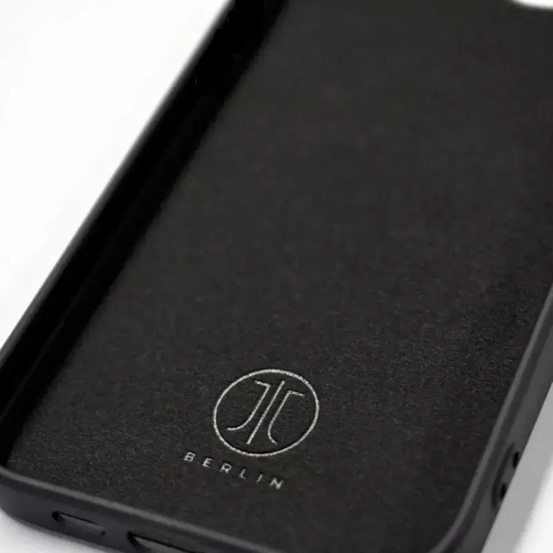 Cover JT BERLIN Pankow Soft für iPhone 16E Schwarz 15,4 cm