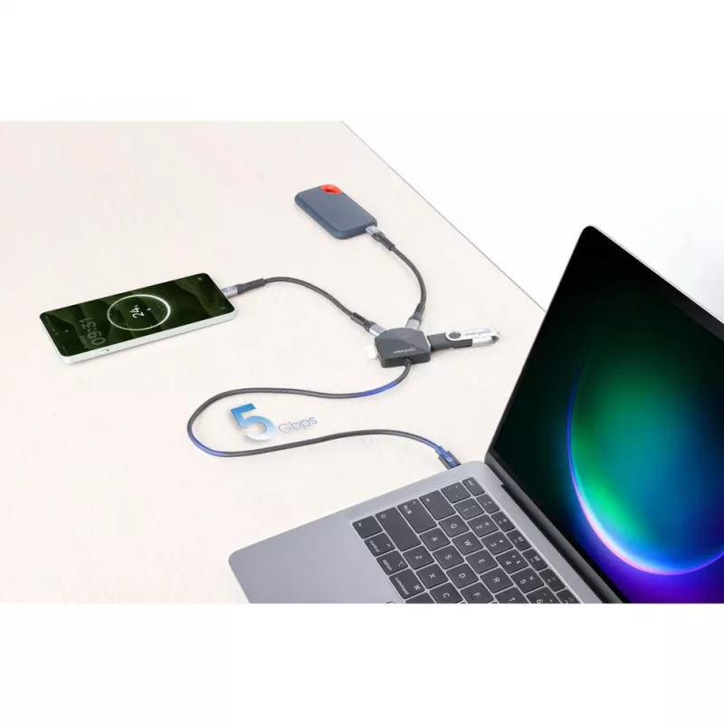 Manhattan USB-C & USB-A Combo-Dock/Hub, Ports (4): USB-A (x2) und USB-C (x2), 5 Gbit/s (USB 3.2 Gen1 auch bekannt als USB 3.0), abgewinkelte Form für einfachen Zugang zu den Ports, USB-betrieben (kein externes Netzteil erforderlich)