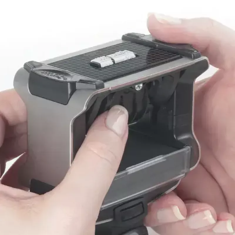 Selbstfärbender Datumstempel Trodat 5030 — Abdruck 4 x 27 mm, Größe 74 x 45 x 150 mm