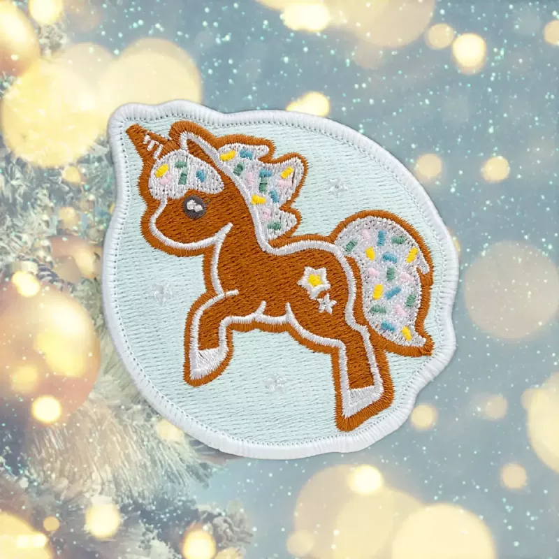 Badge LAUT MAGMOJI BADGE – Unicorn Cookie Christmas Edition, PVC & Silikon, Braun/Hellblau, 1 Stk.