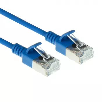 ACT Blaues 2-Meter LSZH U/FTP CAT6A Datacenter Slimline Patchkabel mit Rastnasenschutz und RJ45-Steckern