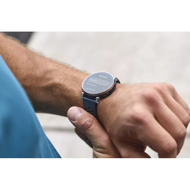 Smartwatch Amazfit W2558GL2N — 1,32 Zoll (3,35 cm) AMOLED 466×466 px, GPS, 365 mAh, Silikonarmband (blau)