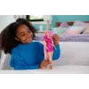 Barbie Fun & Fancy Hair Puppe mit extralangem buntem blondem Haar und Stylingzubehör