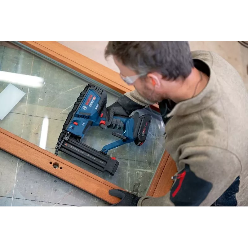 Bosch GNH 18V-50 M Professional Nagler Akku