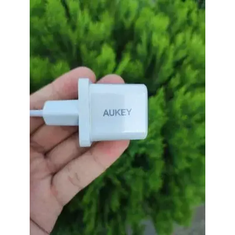USB-C Mini-Ladegerät Aukey PA-F5 20W PD — Kompaktes 20W PD-Schnellladegerät
