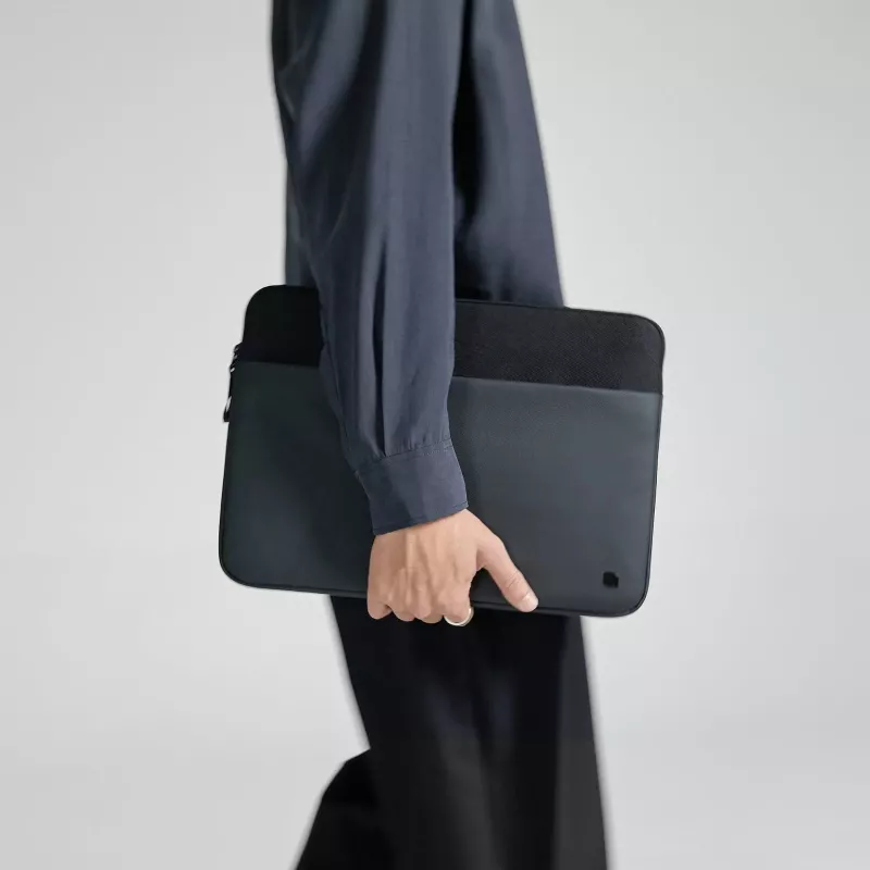 Incase A.R.C. Hülle mit ReSpun 100% recyceltem Polyester für 14-Zoll-Laptop (M1-M4, 2021-2024)