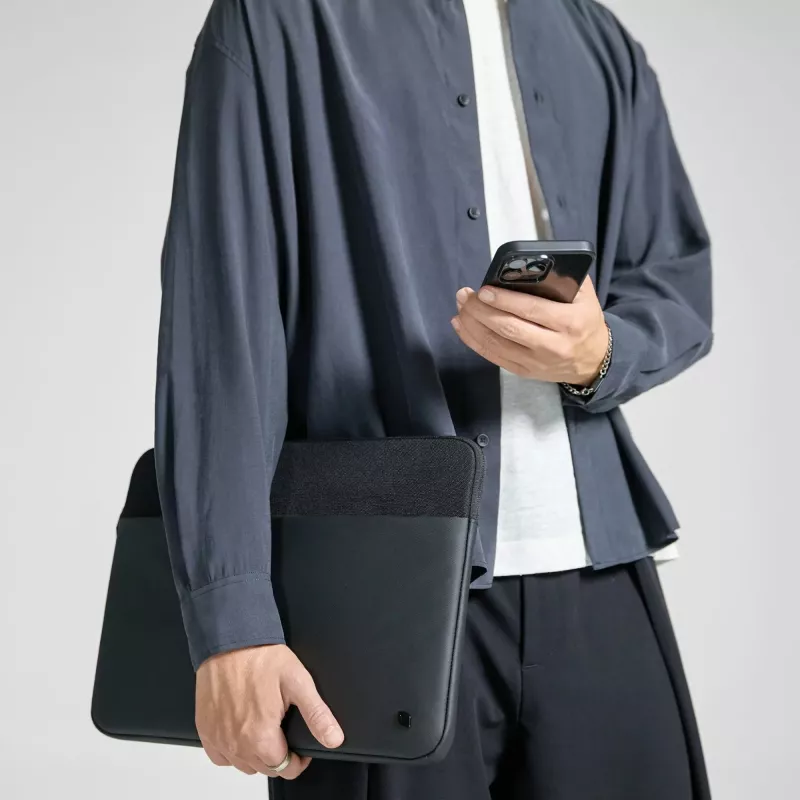 Incase A.R.C. Sleeve for With ReSpun 100% recyceltes Polyester für 16-Zoll-Laptop (M1-M4, 2021-2024)