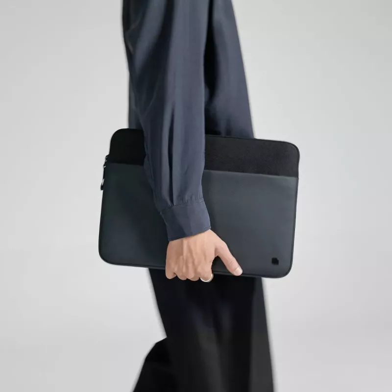 Incase A.R.C. Sleeve for With ReSpun 100% recyceltes Polyester für 16-Zoll-Laptop (M1-M4, 2021-2024)