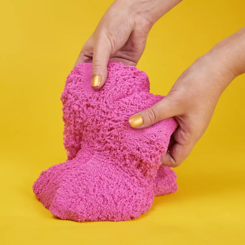 Kinetic Sand, 2 lbs Crystal Pink Glitzer Spielsand (Verpackung kann variieren), formbarer sensorischer Sand für Kinder ab 3 Jahren