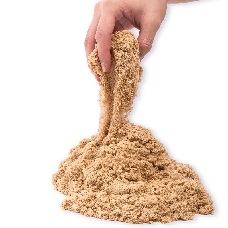 Kinetic Sand, 5,5 lbs (2,5 kg) Naturbrauner Spielsand für Kunst und Handwerk, Sandkasten, Amazon Exclusive (Verpackung kann variieren), Formbare sensorische Spielzeuge, Ab 3 Jahren