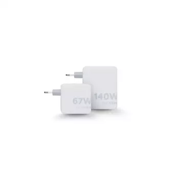 Tragbarer 140W GaN-Reiselader Xtorm XVC2140 mit 3× USB-C-PD-Anschlüssen und 2 m USB-C-Kabel, weiß