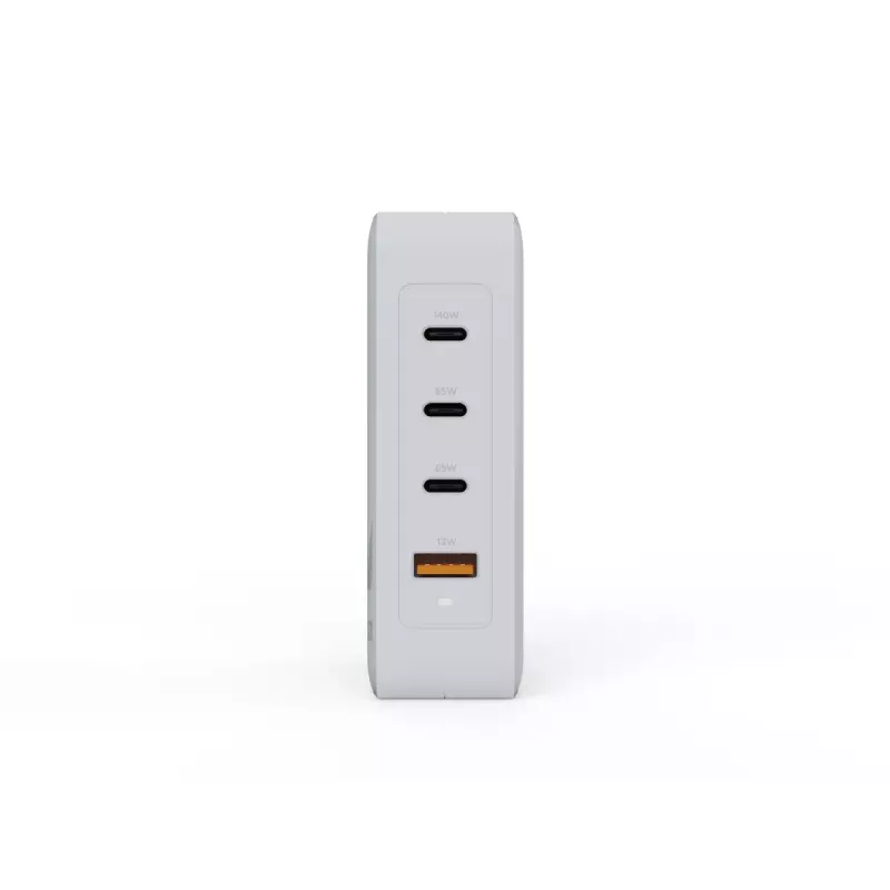 Tragbarer 140W GaN-Reiselader Xtorm XVC2140 mit 3× USB-C-PD-Anschlüssen und 2 m USB-C-Kabel, weiß
