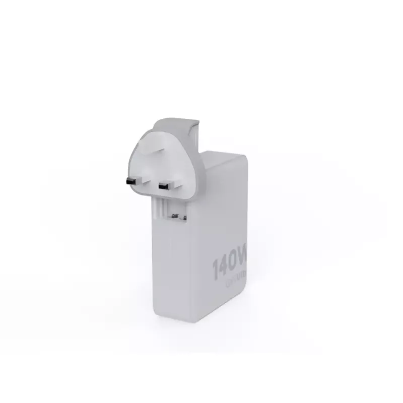 Tragbarer 140W GaN-Reiselader Xtorm XVC2140 mit 3× USB-C-PD-Anschlüssen und 2 m USB-C-Kabel, weiß