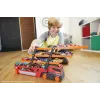 Hot Wheels City Mega Hauler mit Stauraum für bis zu 50 Autos im Maßstab 1:64, ab 3 Jahren