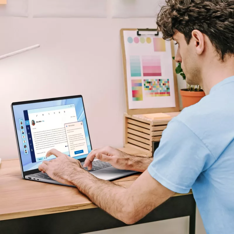Laptop Dell 16 Plus DB16250 — Intel Core Ultra 9 288V, 16 Zoll Quad HD+ Touchscreen, 32 GB RAM, 1 TB SSD, Windows 11 Pro, Blau
