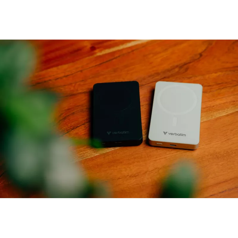 Verbatim Charge 'n' Go Essentials Magnetic Wireless Power Bank 10000 mAh Schwarz