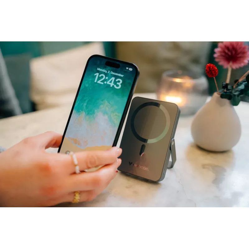 Verbatim Charge 'n' Go Magnetische kabellose Powerbank mit Ständer – 10000 mAh Grau