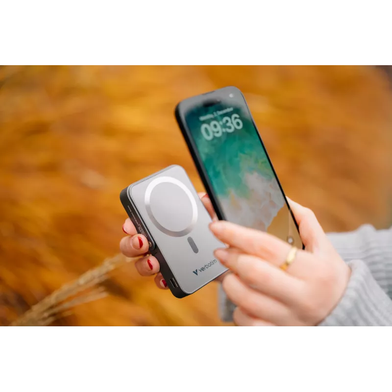 Verbatim Charge 'n' Go Magnetische kabellose Powerbank mit Ständer – 10000 mAh Grau