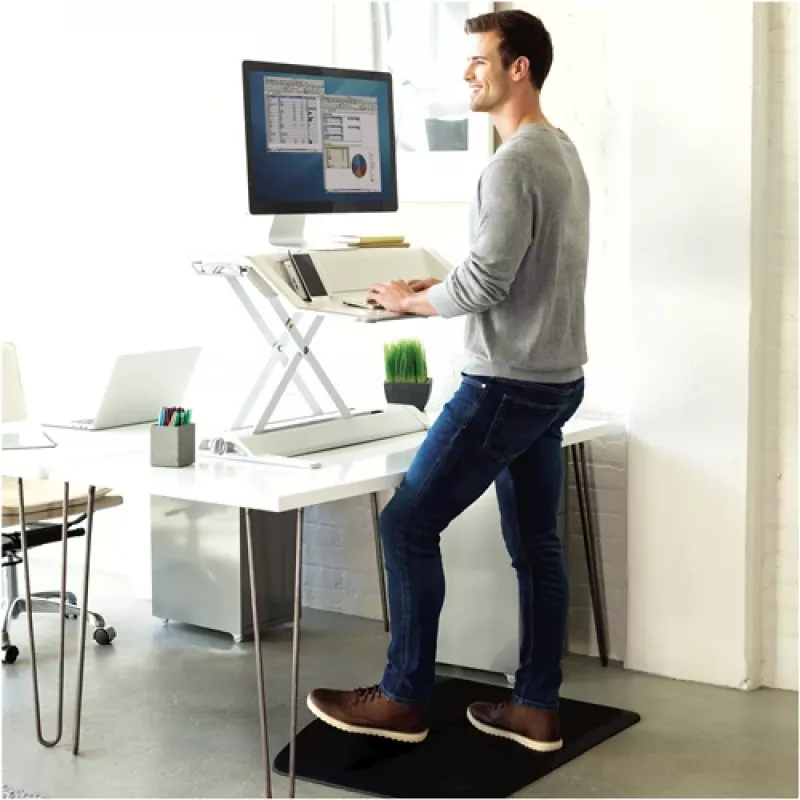 Fellowes Anti-Ermüdungs-Stehmatte – ActiveFusion Ergonomische Sitz-Steh-Schreibtischmatte für den Einsatz im Arbeits- oder Wohnumfeld – H8,9 x B95,5 x T61 cm – Schwarz
