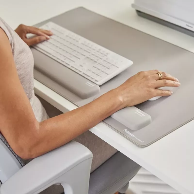 Fellowes Handballenauflage Breyta Palm Rest mit antibakteriellem Schutz ergonomische Handgelenkstütze Sand