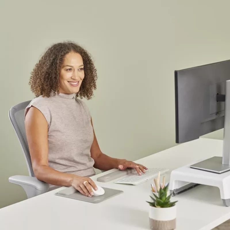Fellowes Tastatur-Handgelenkauflage Breyta Kompakte Tastatur-Handgelenkstütze mit antibakteriellem Schutz Ergonomische Handgelenkstütze Sand