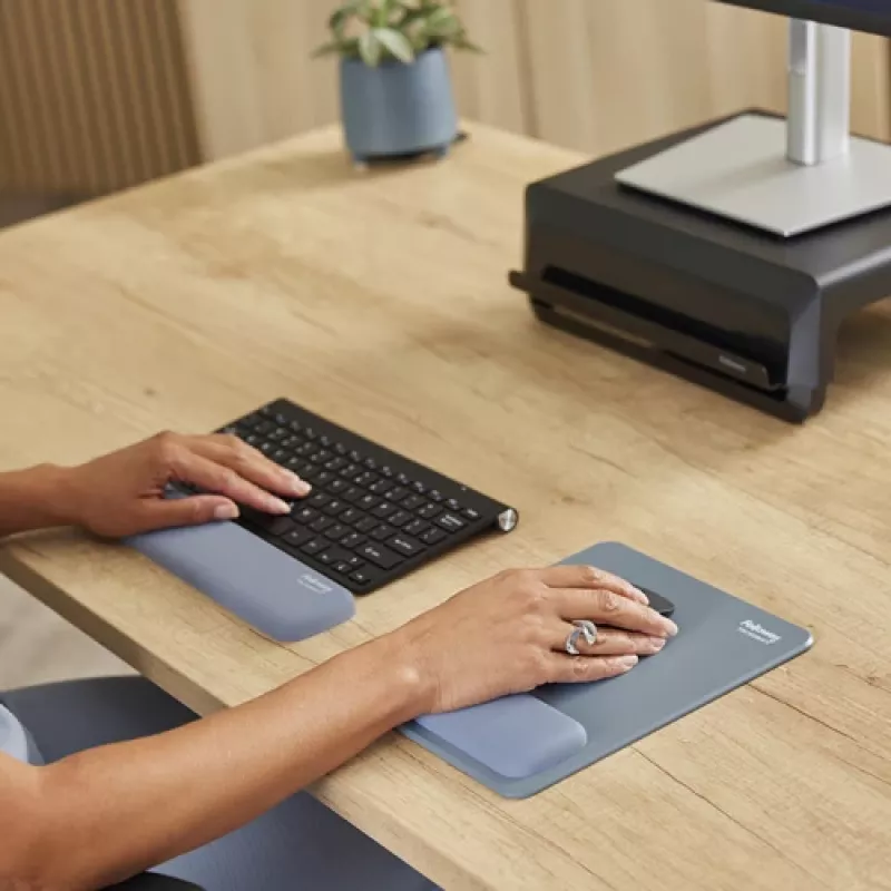 Fellowes Tastatur-Handballenauflage Breyta Compact Tastatur-Handballenstütze mit antibakteriellem Schutz Ergonomische Handballenstütze Marine