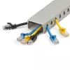 StarTech.com Kabelkanal mit offenen Schlitzen und Abdeckung, 2 Zoll (50 mm) B x 1 Zoll (25 mm) H – 2 m Länge – 8 mm Schlitze, PVC-Netzwerkkabelversteck/Wandkabelkanal, max. 25 Kabel, UL-gelistet
