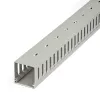 StarTech.com Offene Kabelmanagement-Kabelkanalabdeckung, 2 Zoll (50 mm) B x 2 Zoll (50 mm) H – 2 m Länge – 8 mm Schlitze, PVC-Netzwerkkabelversteck/Wandkabelkanal, max. 80 Kabel, UL-gelistet