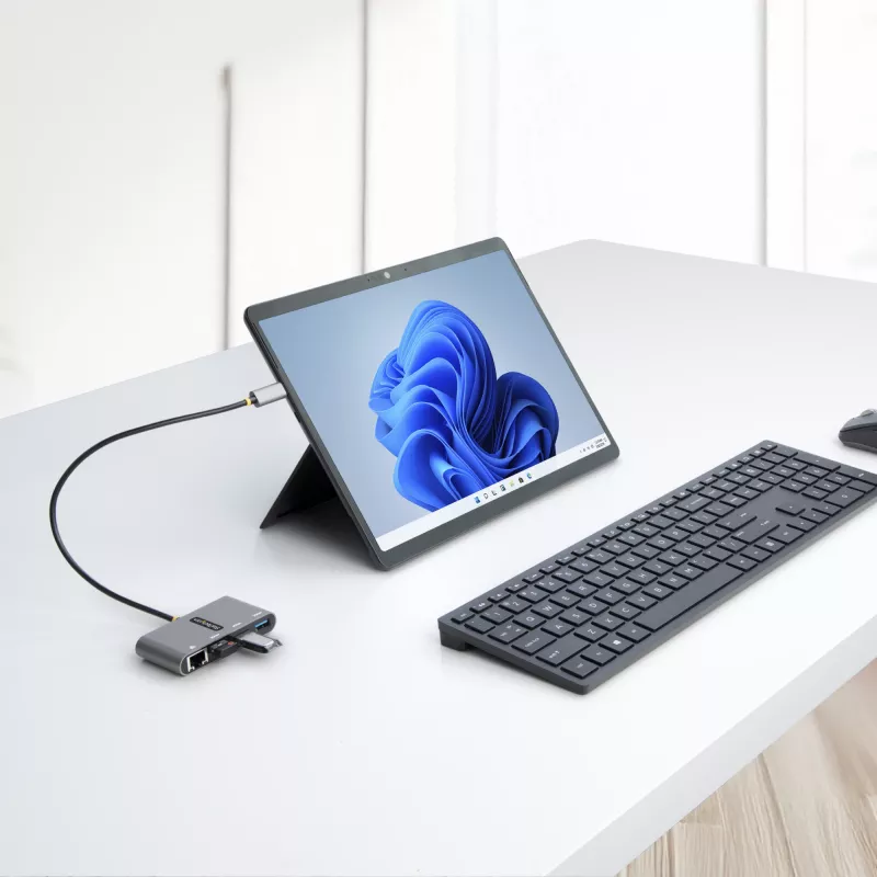 StarTech.com 3-Port USB-C Hub mit Ethernet - 3x USB-A - Gigabit-Ethernet - USB 3.0 5Gbps - busgespeist - 1ft/30cm langes USB Type-C Hostkabel - GbE - tragbarer USB-C auf USB-A Hub